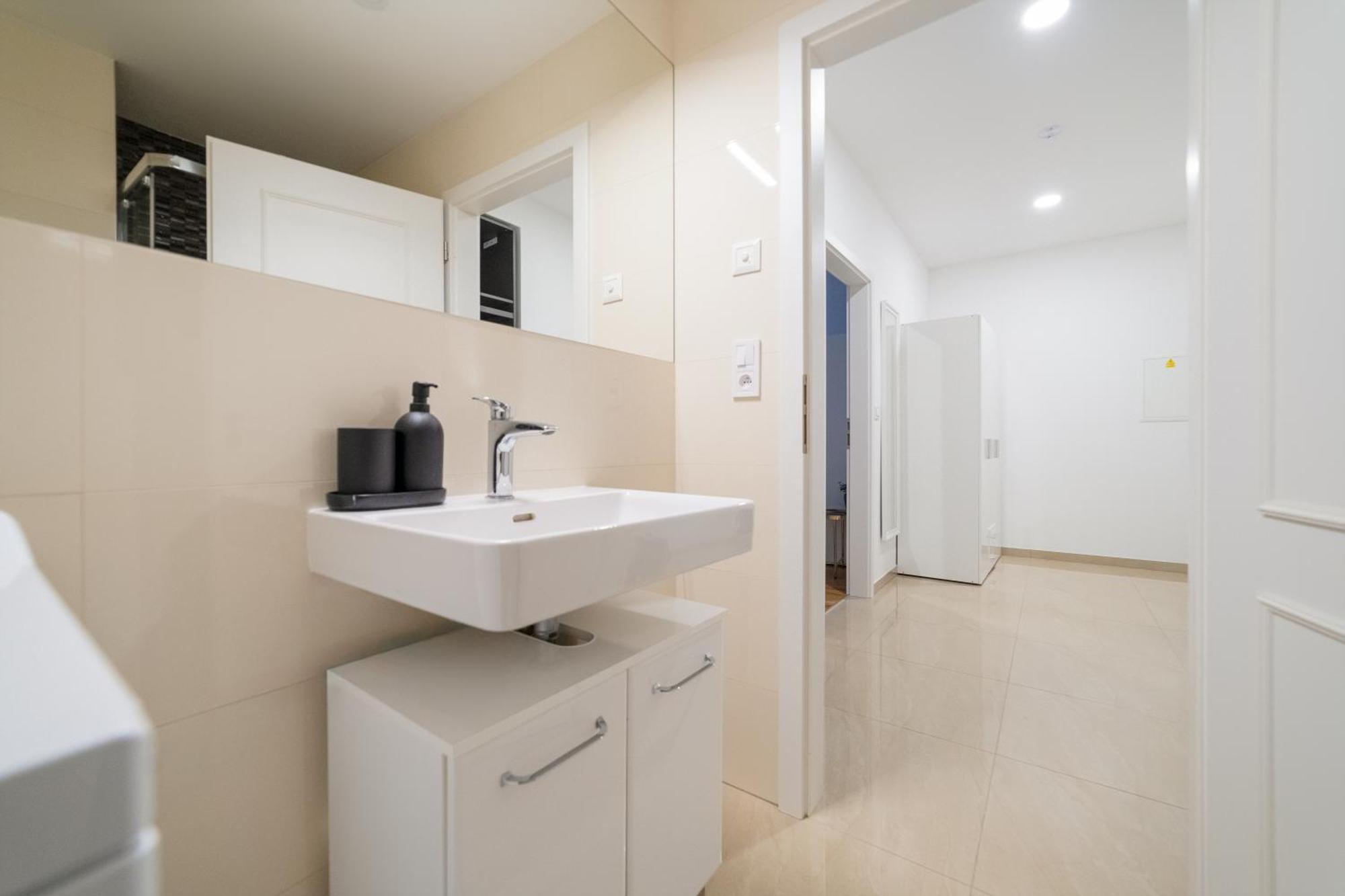Millenium Palace By Rentez Apartment *